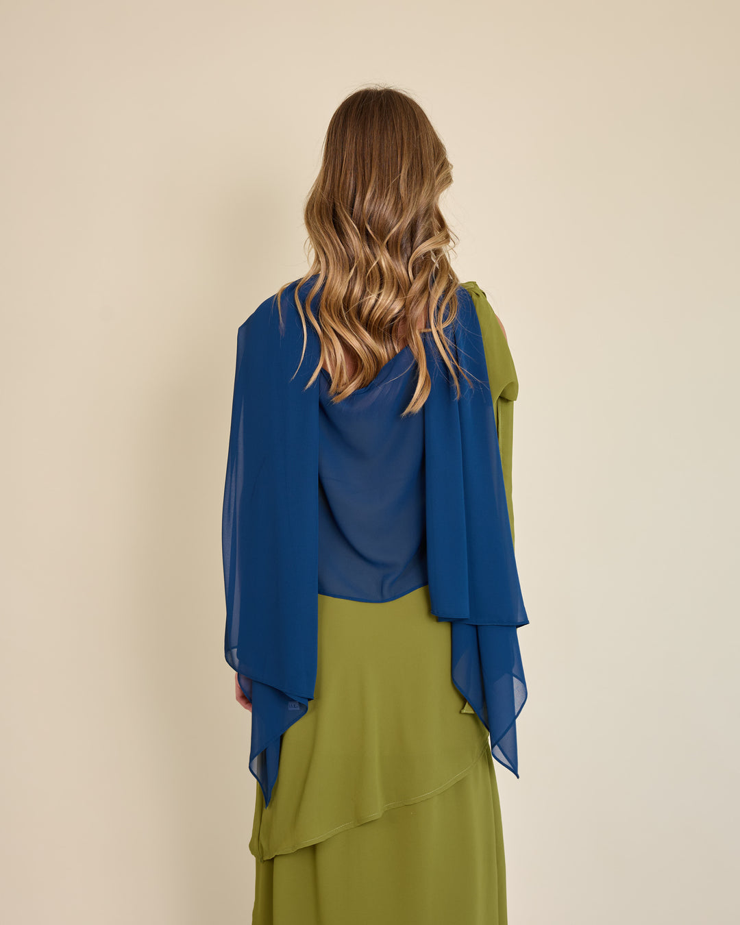 Capa Maite Azul Petroleo