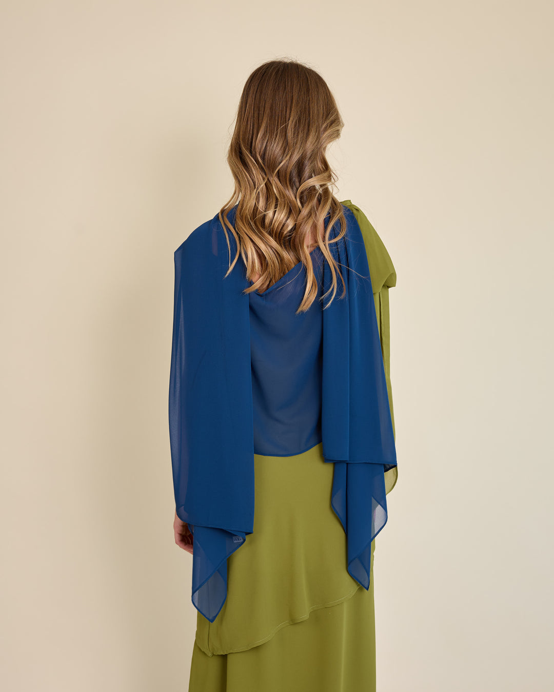 Capa Maite Azul Petroleo