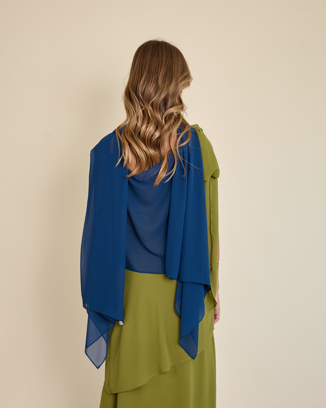 Capa Maite Azul Petroleo